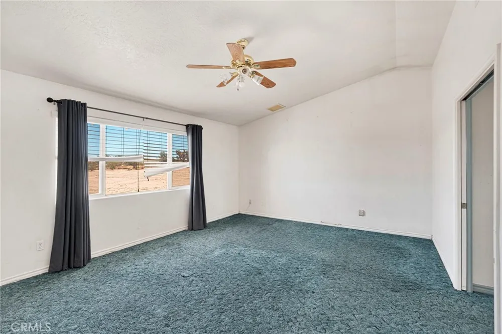 10439 Mesa Oak Hills, CA 92344