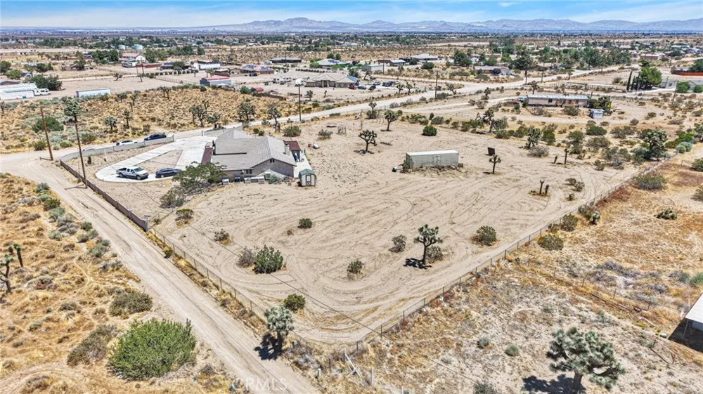 10439 Mesa Oak Hills, CA 92344