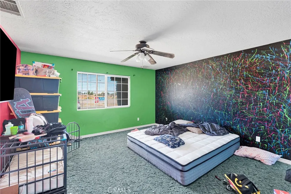 10439 Mesa Oak Hills, CA 92344