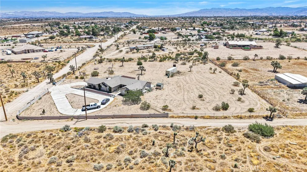 10439 Mesa Oak Hills, CA 92344