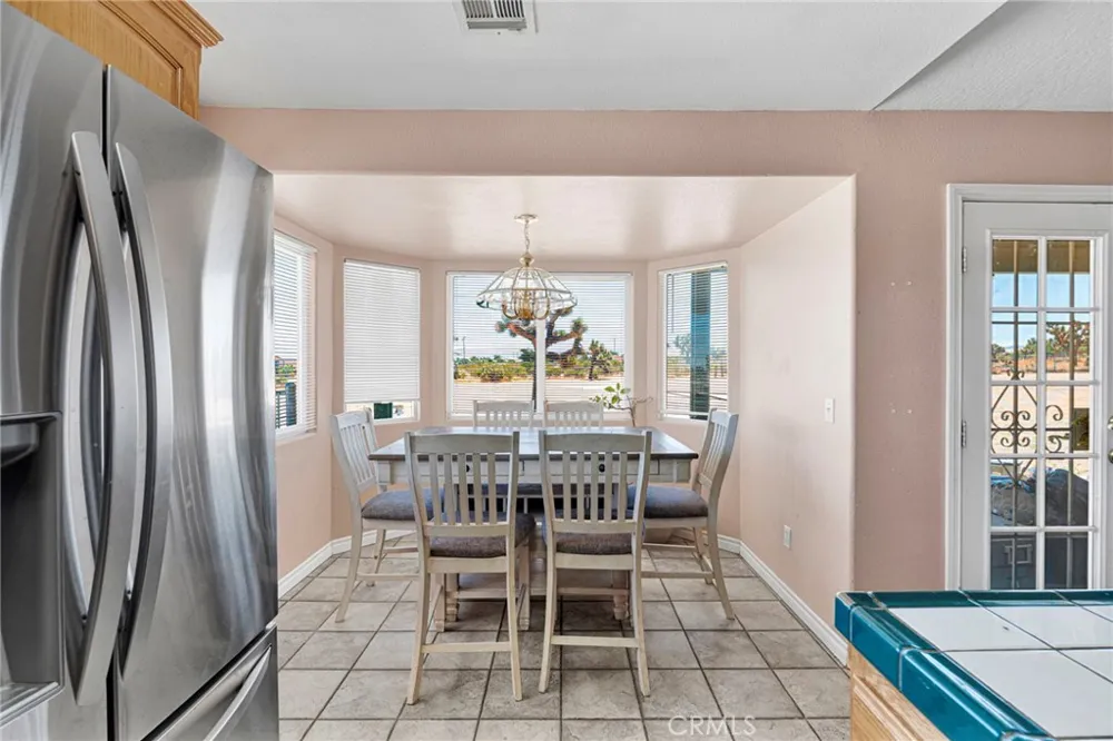10439 Mesa Oak Hills, CA 92344