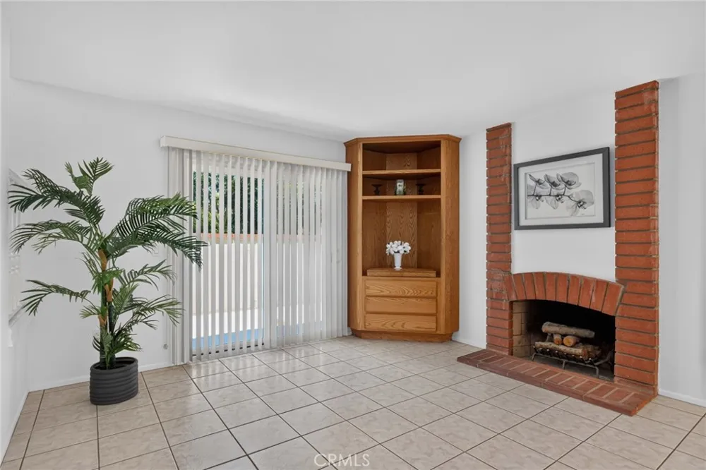5 Tiger Irvine, CA 92604