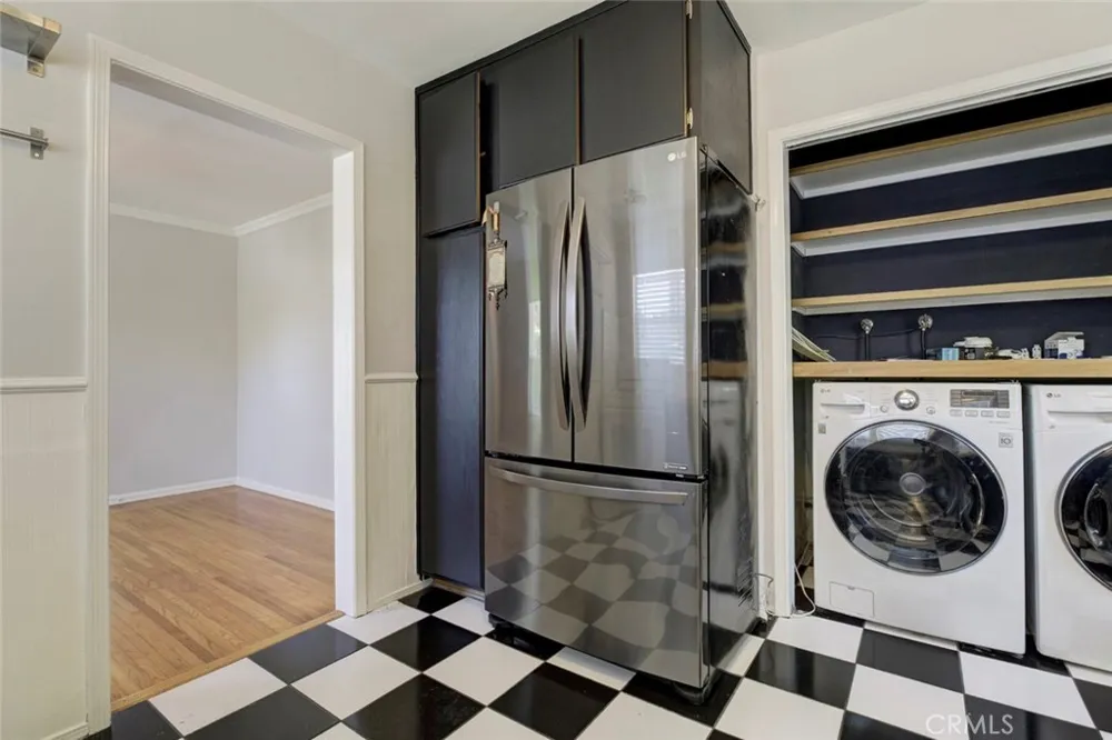14546 Martha Sherman Oaks, CA 91411