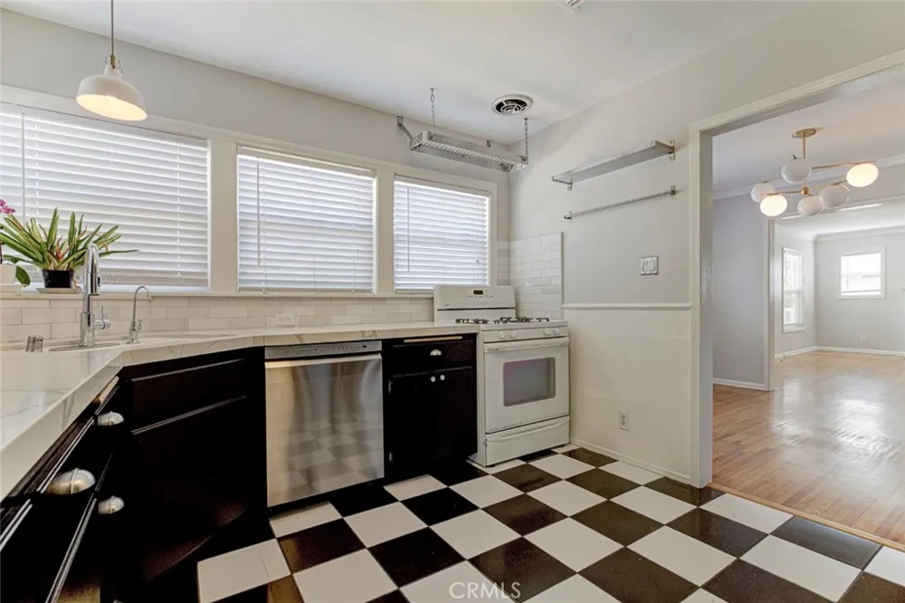 14546 Martha Sherman Oaks, CA 91411