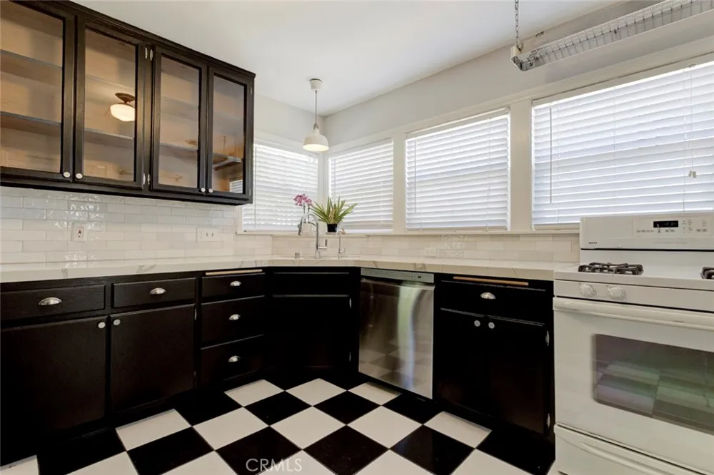 14546 Martha Sherman Oaks, CA 91411