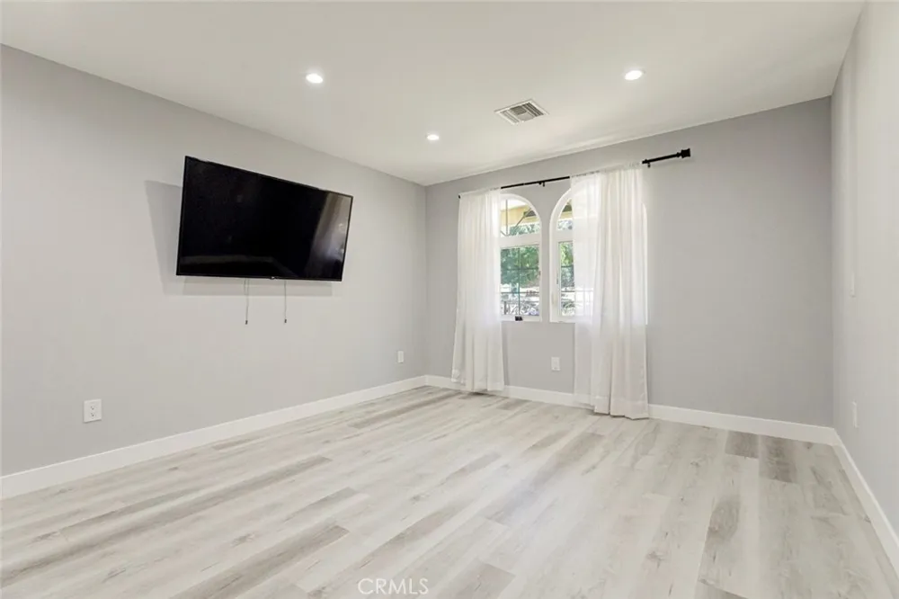 7565 Mcgroarty Street Tujunga, CA 91042