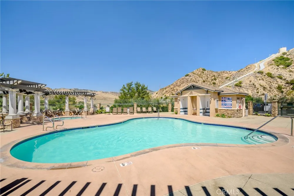 16739 Nicklaus Drive #25 Sylmar, CA 91342