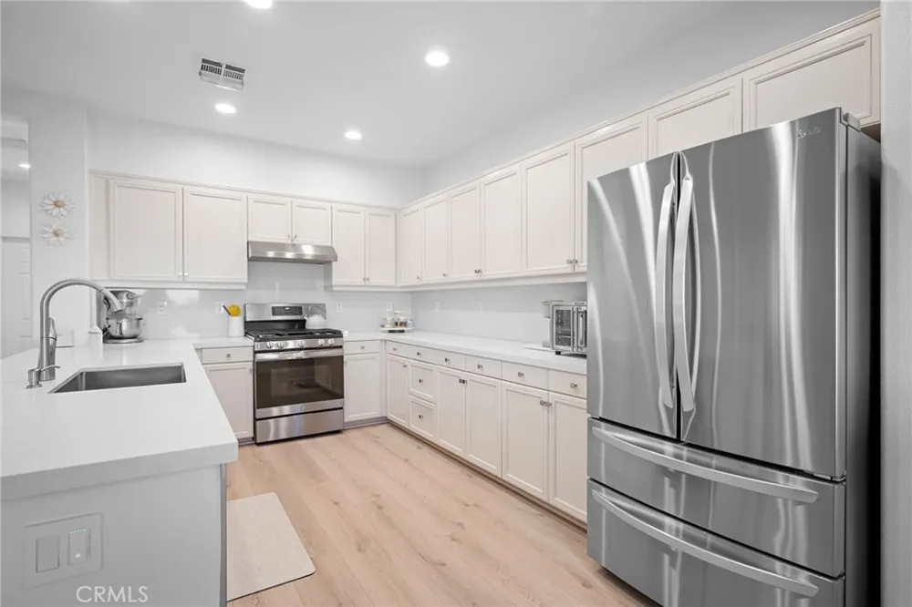 16739 Nicklaus Drive #25 Sylmar, CA 91342