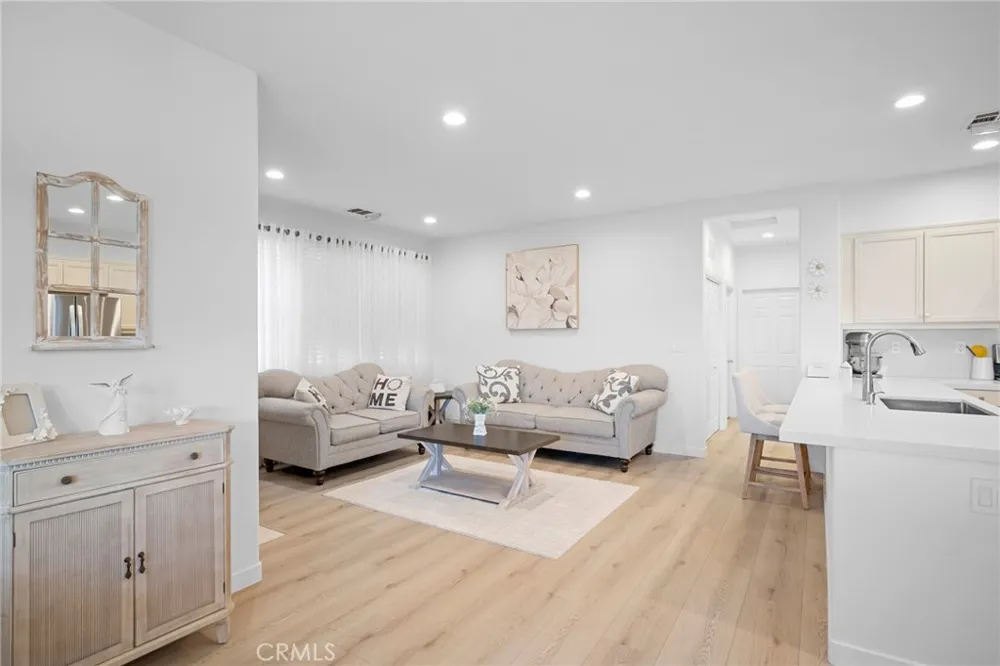 16739 Nicklaus Drive #25 Sylmar, CA 91342