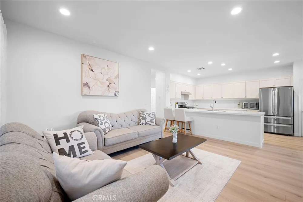 16739 Nicklaus Drive #25 Sylmar, CA 91342