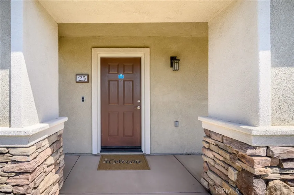 16739 Nicklaus Drive #25 Sylmar, CA 91342