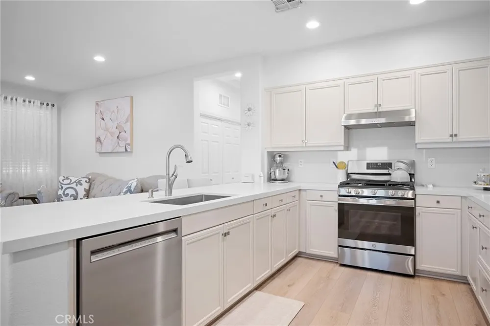 16739 Nicklaus Drive #25 Sylmar, CA 91342