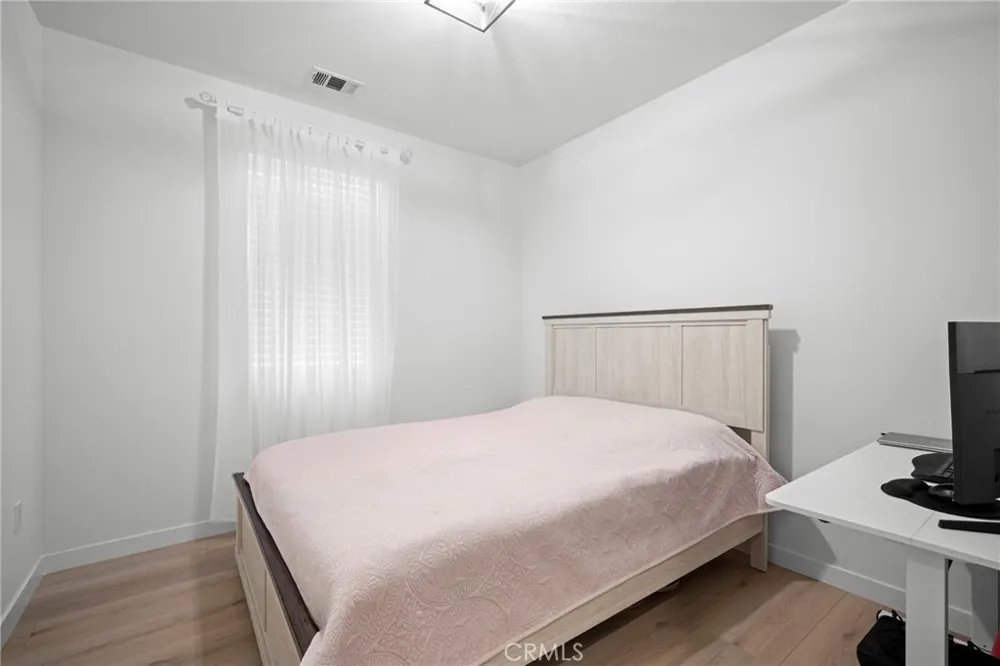16739 Nicklaus Drive #25 Sylmar, CA 91342