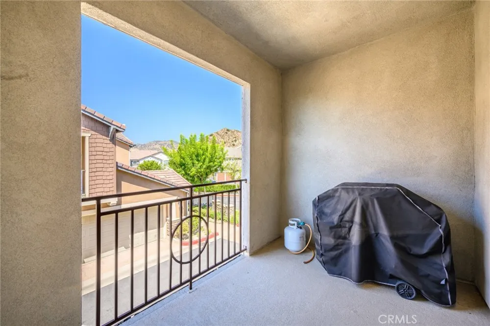 16739 Nicklaus Drive #25 Sylmar, CA 91342