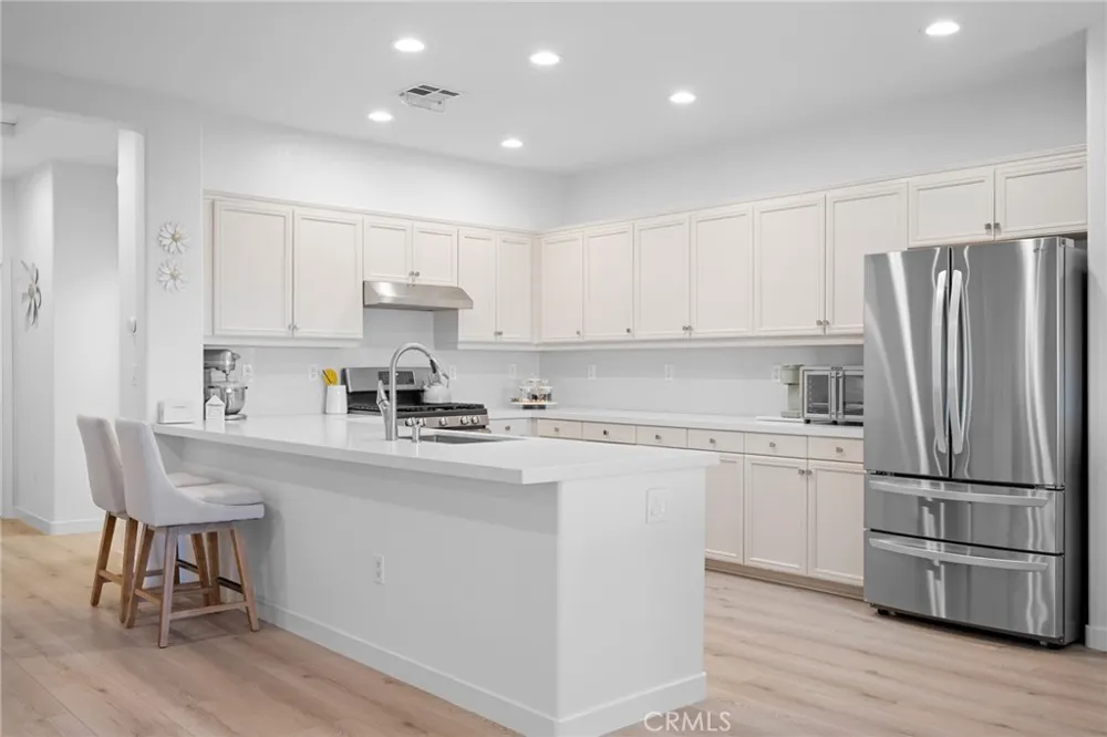16739 Nicklaus Drive #25 Sylmar, CA 91342