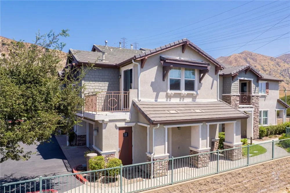 16739 Nicklaus Drive #25 Sylmar, CA 91342