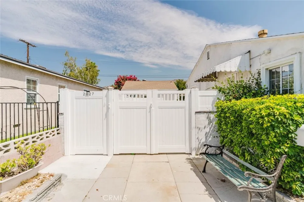 2027 Bonita Avenue Burbank, CA 91504