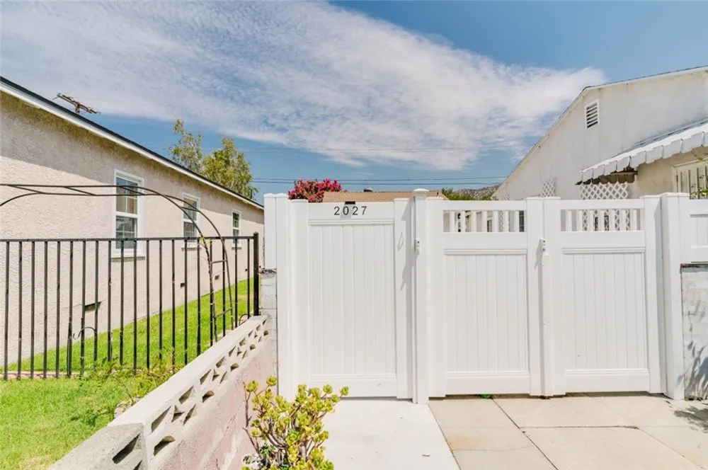 2027 Bonita Avenue Burbank, CA 91504