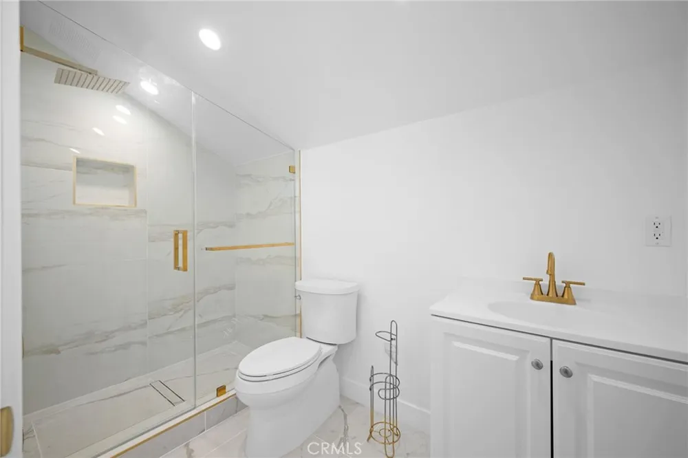 6235 Banner Avenue #1/4 Los Angeles, CA 90038