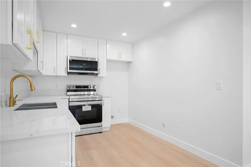 6235 Banner Avenue #1/4 Los Angeles, CA 90038