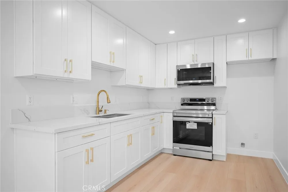 6235 Banner Avenue #1/4 Los Angeles, CA 90038