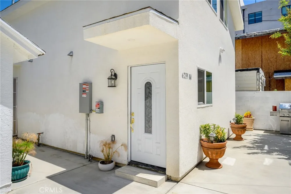 6235 Banner Avenue #1/4 Los Angeles, CA 90038