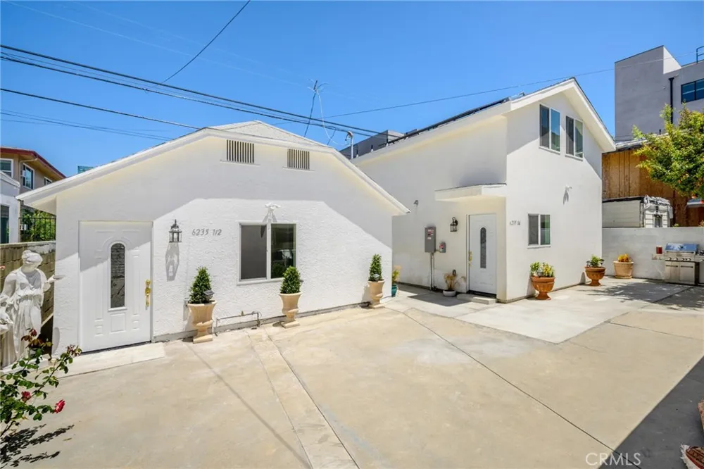 6235 Banner Avenue #1/4 Los Angeles, CA 90038