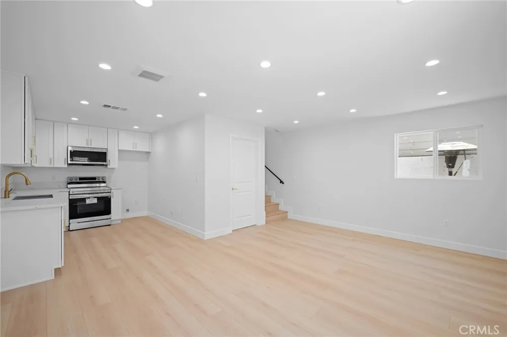 6235 Banner Avenue #1/4 Los Angeles, CA 90038