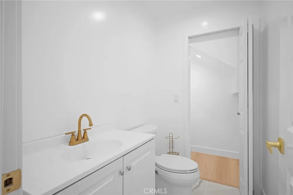 6235 Banner Avenue #1/4 Los Angeles, CA 90038