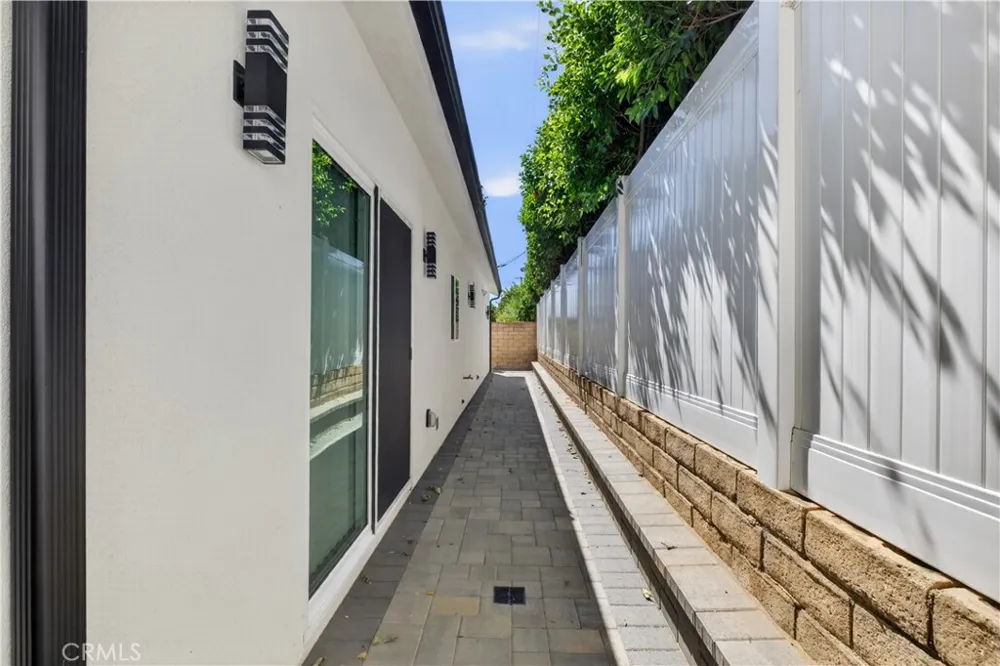 16425 Clymer Street Granada Hills, CA 91344