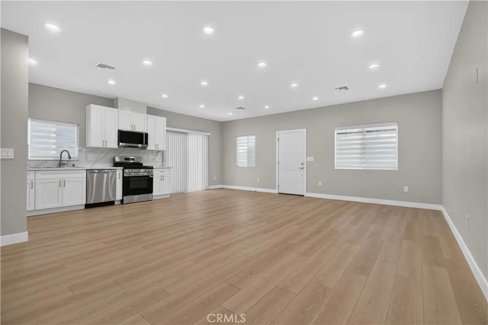 16425 Clymer Street Granada Hills, CA 91344