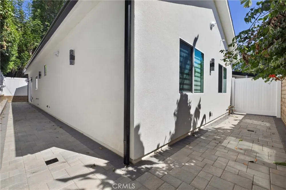 16425 Clymer Street Granada Hills, CA 91344
