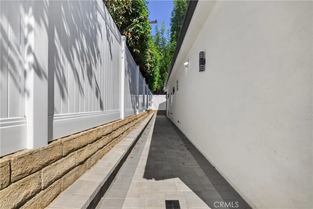 16425 Clymer Street Granada Hills, CA 91344