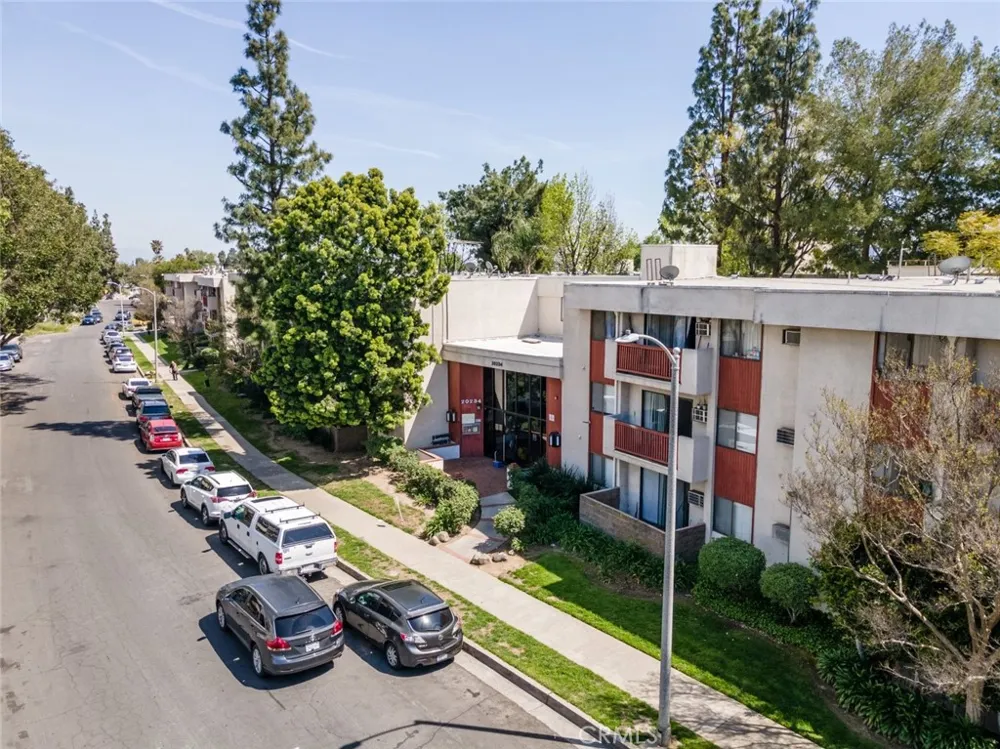 20234 Cantara Street #231 Winnetka, CA 91306