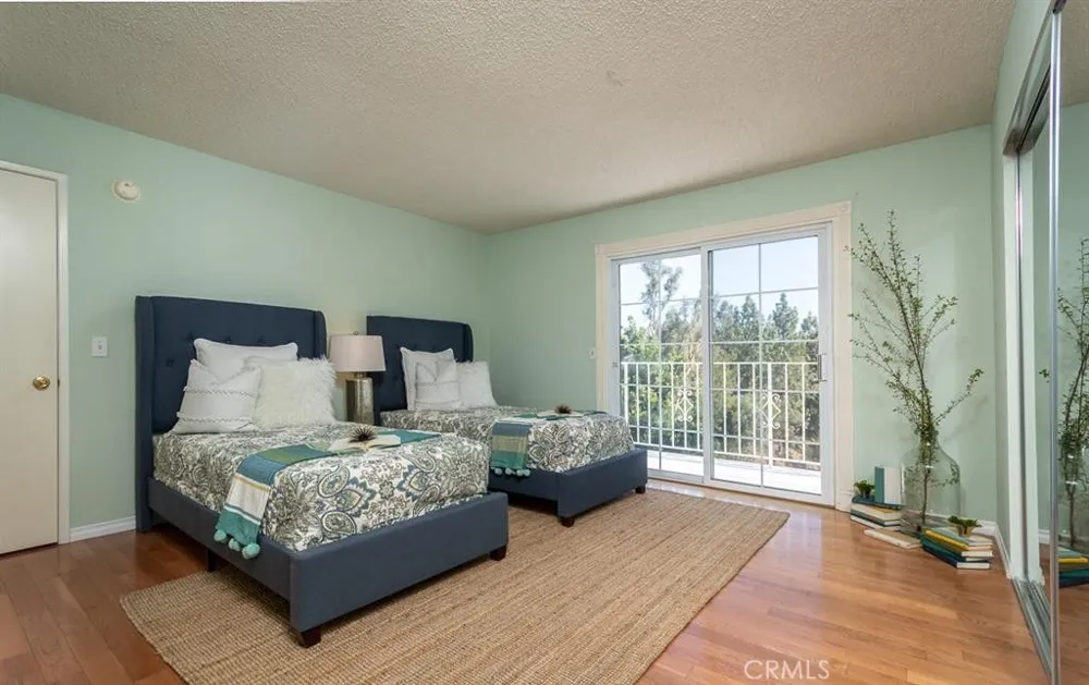 4406 Vista Place La Canada Flintridge, CA 91011