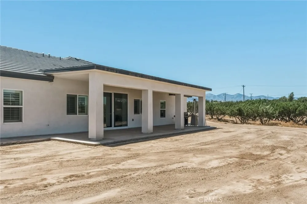 12026 Belmont Road Oak Hills, CA 92344