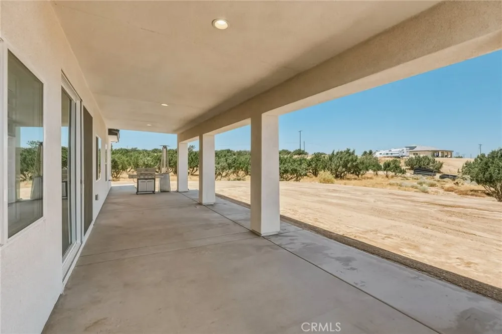 12026 Belmont Road Oak Hills, CA 92344