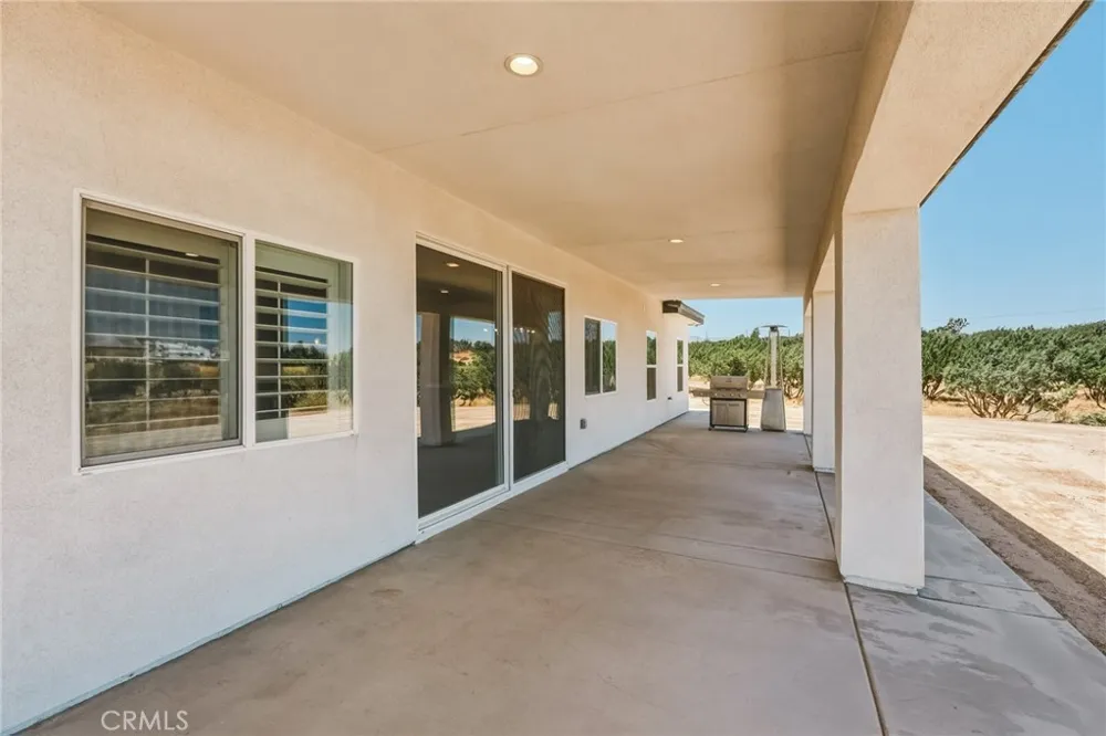 12026 Belmont Road Oak Hills, CA 92344