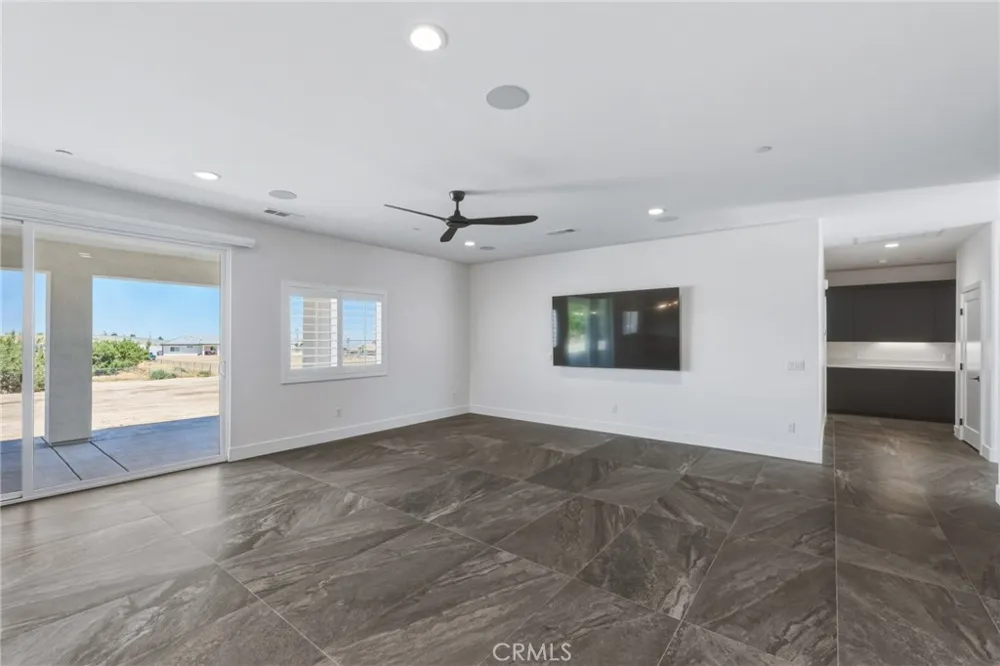 12026 Belmont Road Oak Hills, CA 92344