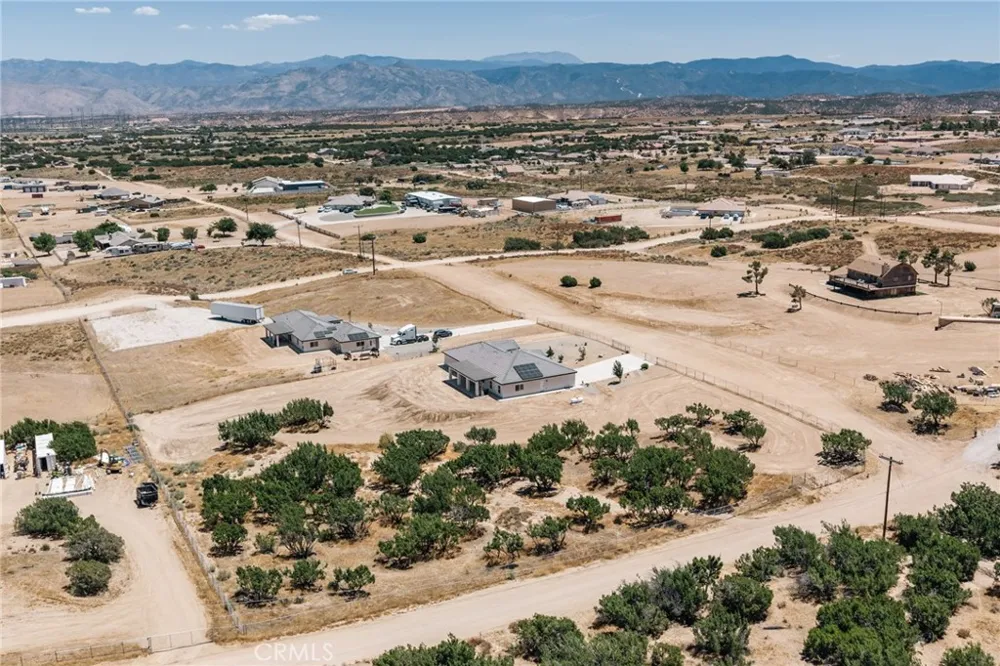12026 Belmont Road Oak Hills, CA 92344