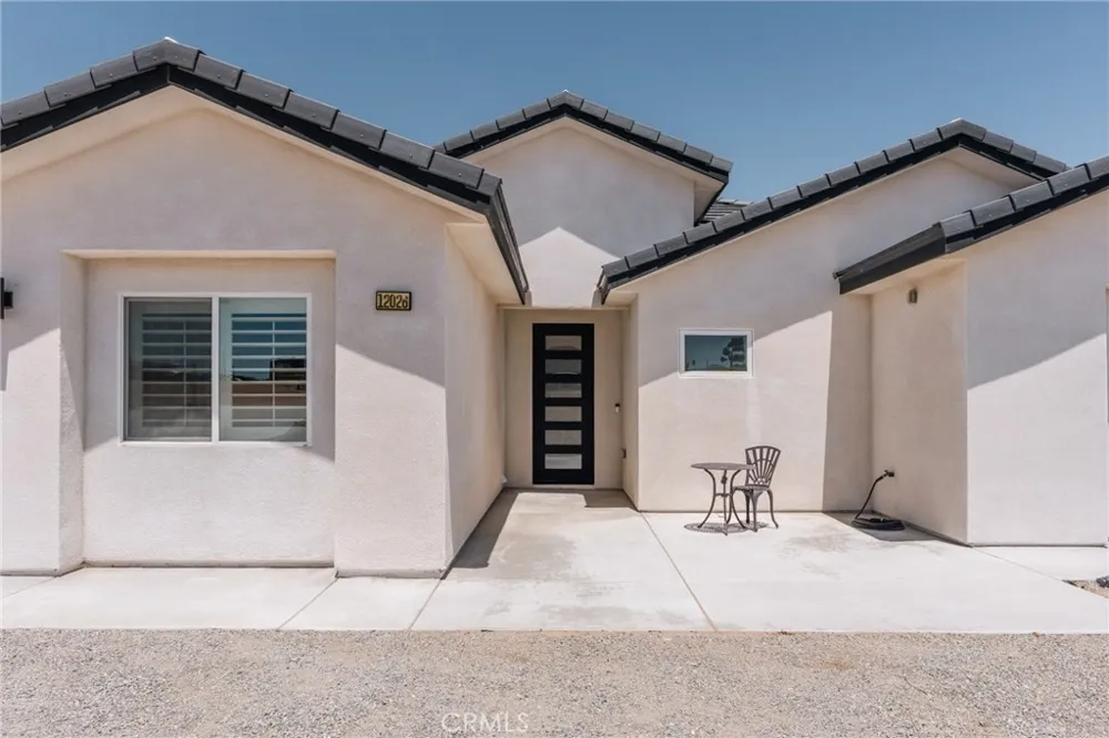 12026 Belmont Road Oak Hills, CA 92344
