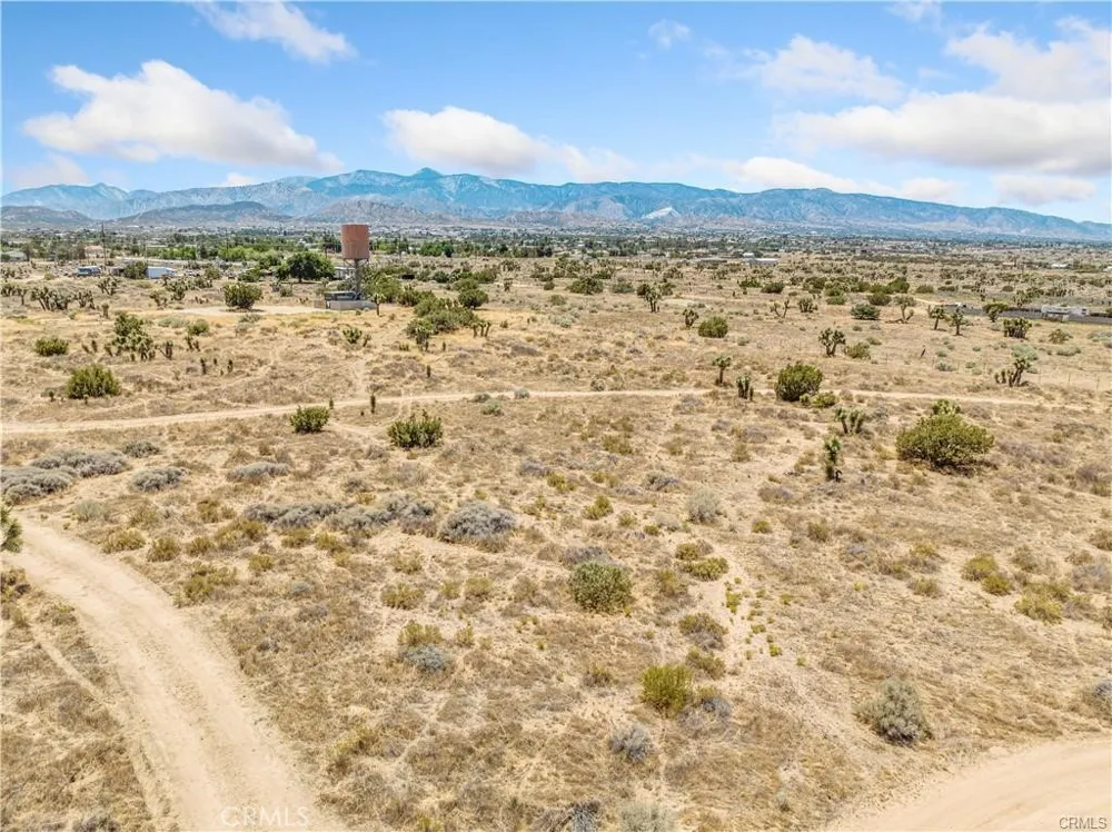 759 La Mirada Phelan, CA 92371