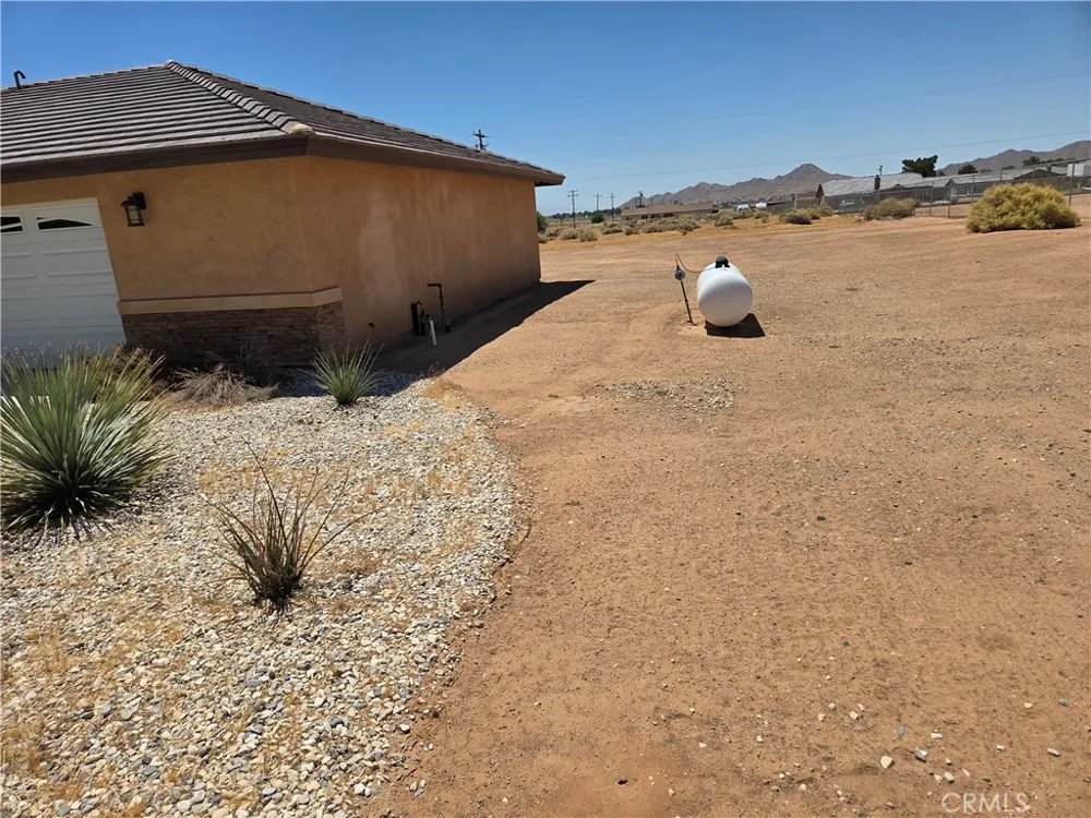 16118 OCOTILLA RD Apple Valley, CA 92307