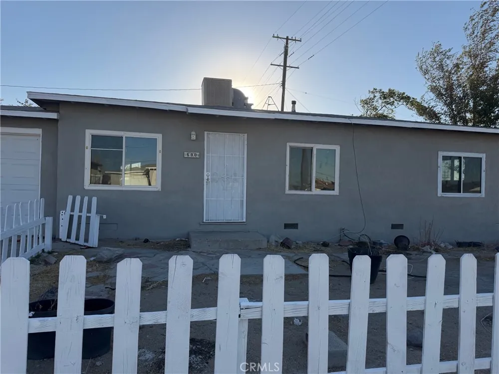 600 Kathleen Barstow, CA 92311