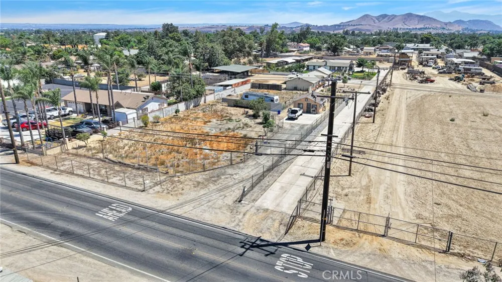 8082 Jurupa Valley Road Jurupa Valley, CA 91752