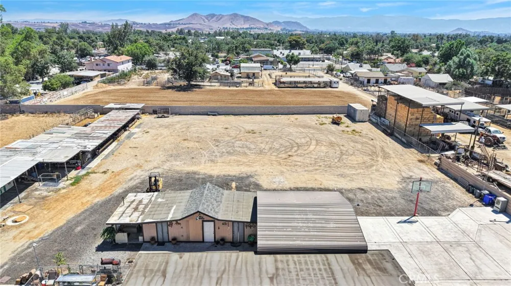 8082 Jurupa Valley Road Jurupa Valley, CA 91752