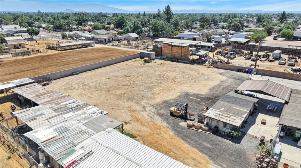 8082 Jurupa Valley Road Jurupa Valley, CA 91752