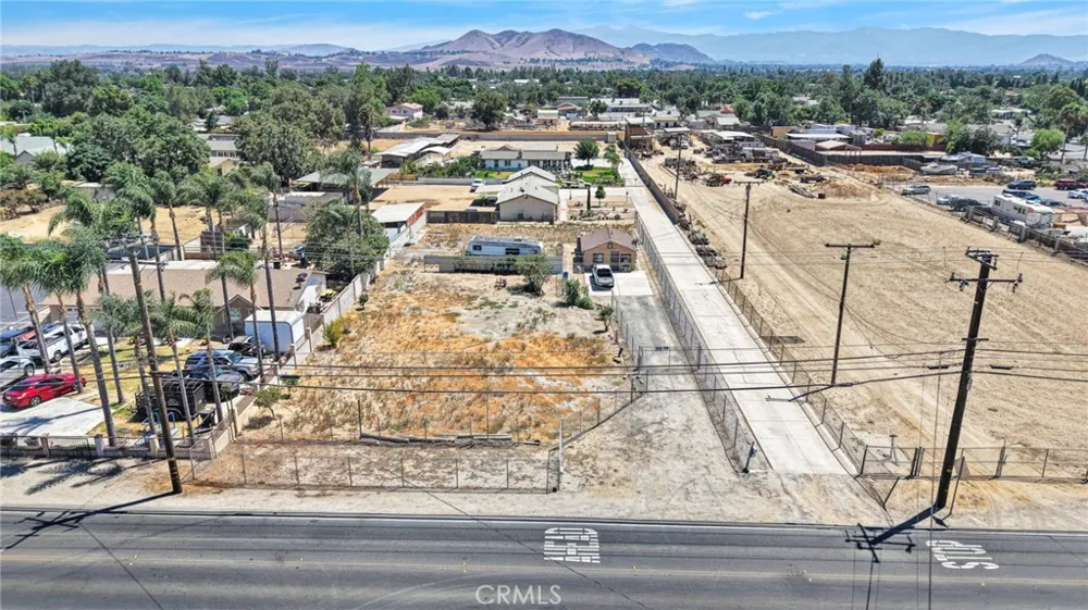 8082 Jurupa Valley Road Jurupa Valley, CA 91752