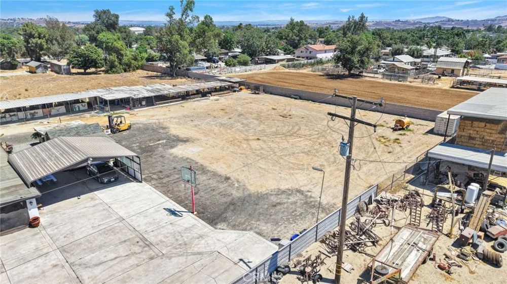 8082 Jurupa Valley Road Jurupa Valley, CA 91752