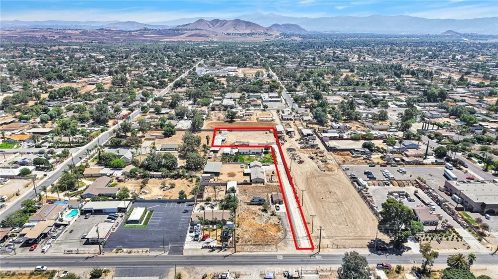 8082 Jurupa Valley Road Jurupa Valley, CA 91752